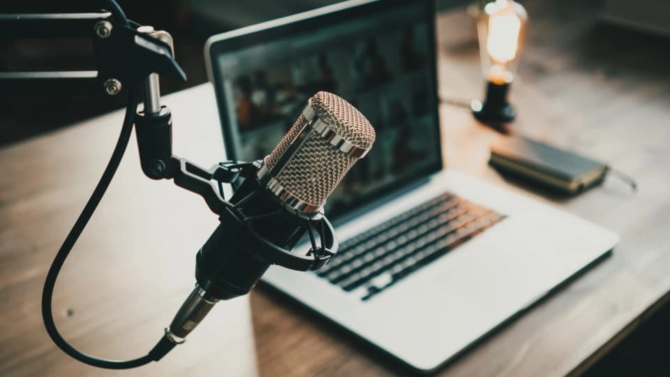 podcast microphone and computer